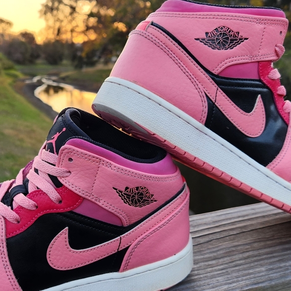 Nike Air Jordan 1 Mid GS Girls Leather Sneakers Pink Black Size Youth 7/Womens 8 - Picture 2 of 15